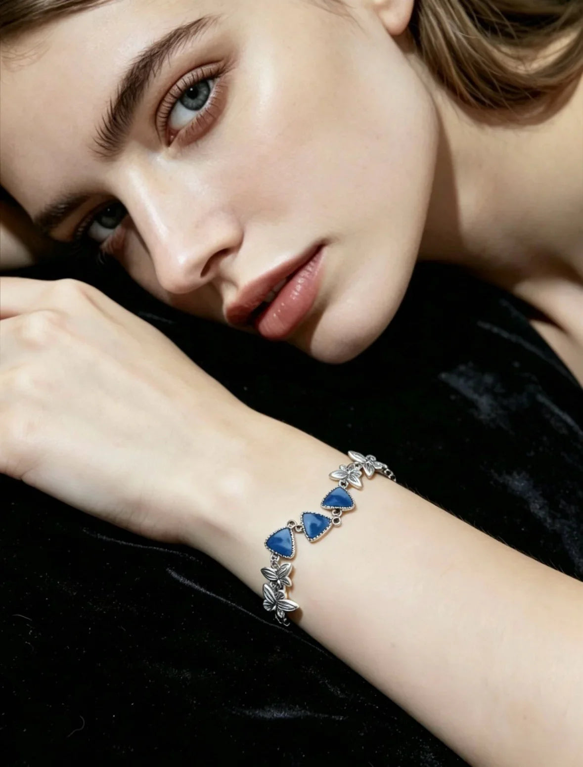 Miao Silver Plated Triangle Floral Link Bracelet Blue